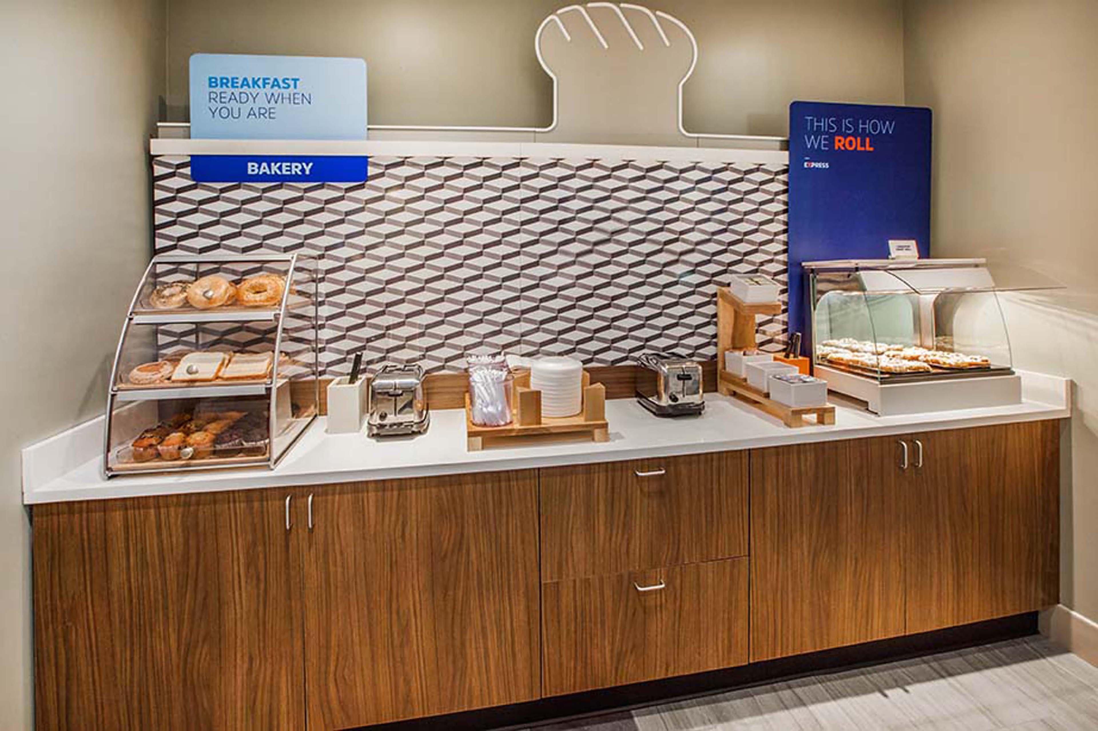 Holiday Inn Express & Suites Salisbury By Ihg Buitenkant foto