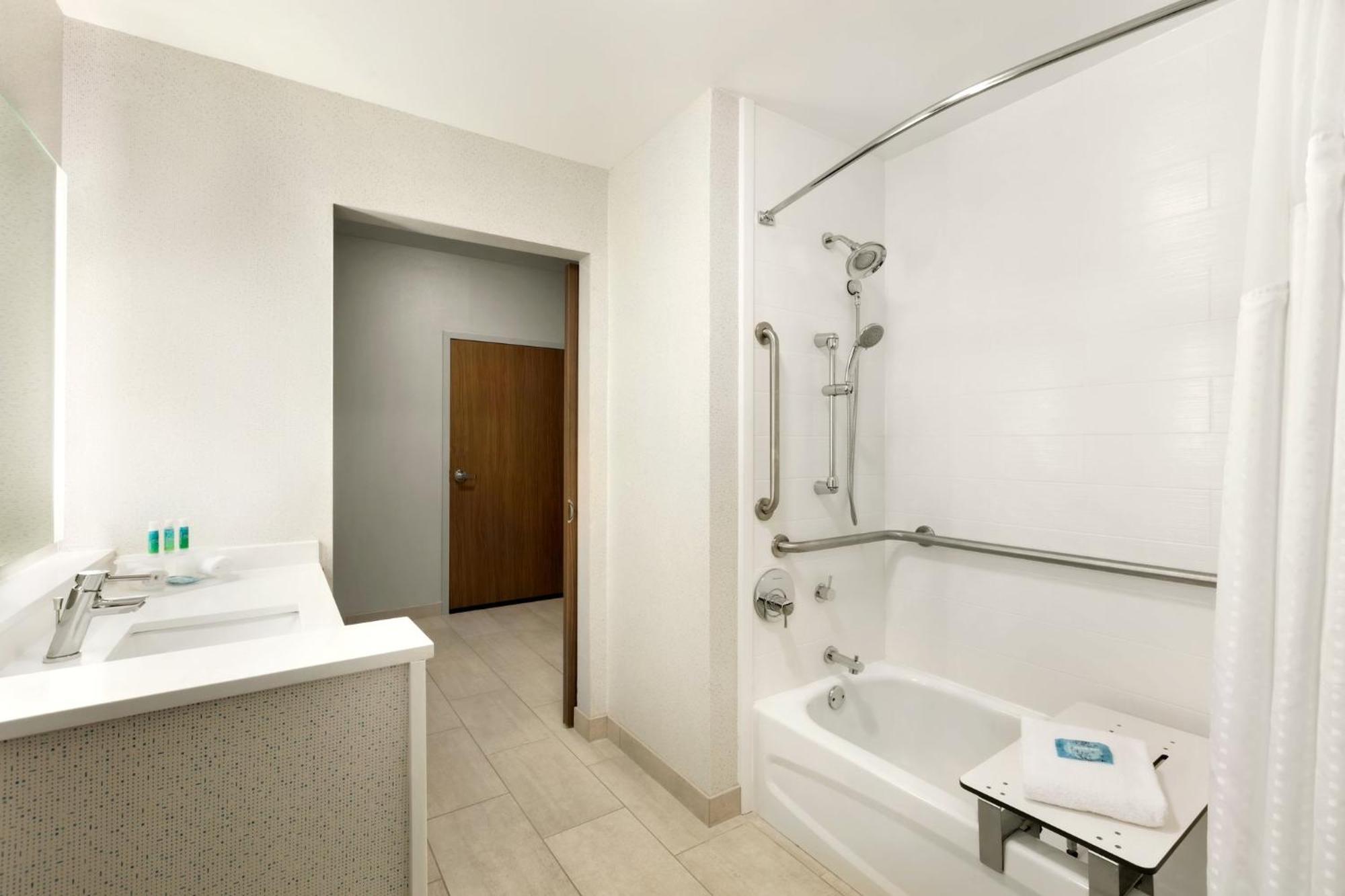 Holiday Inn Express & Suites Salisbury By Ihg Buitenkant foto
